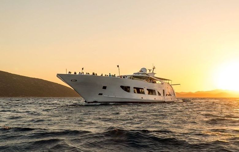 yacht